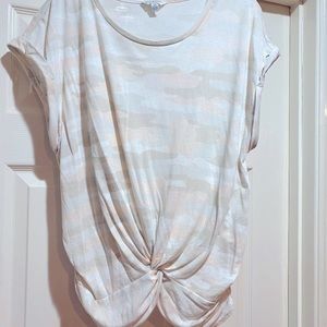Lucky Brand size Large peach camo feminine t-shirt with twist on bottom